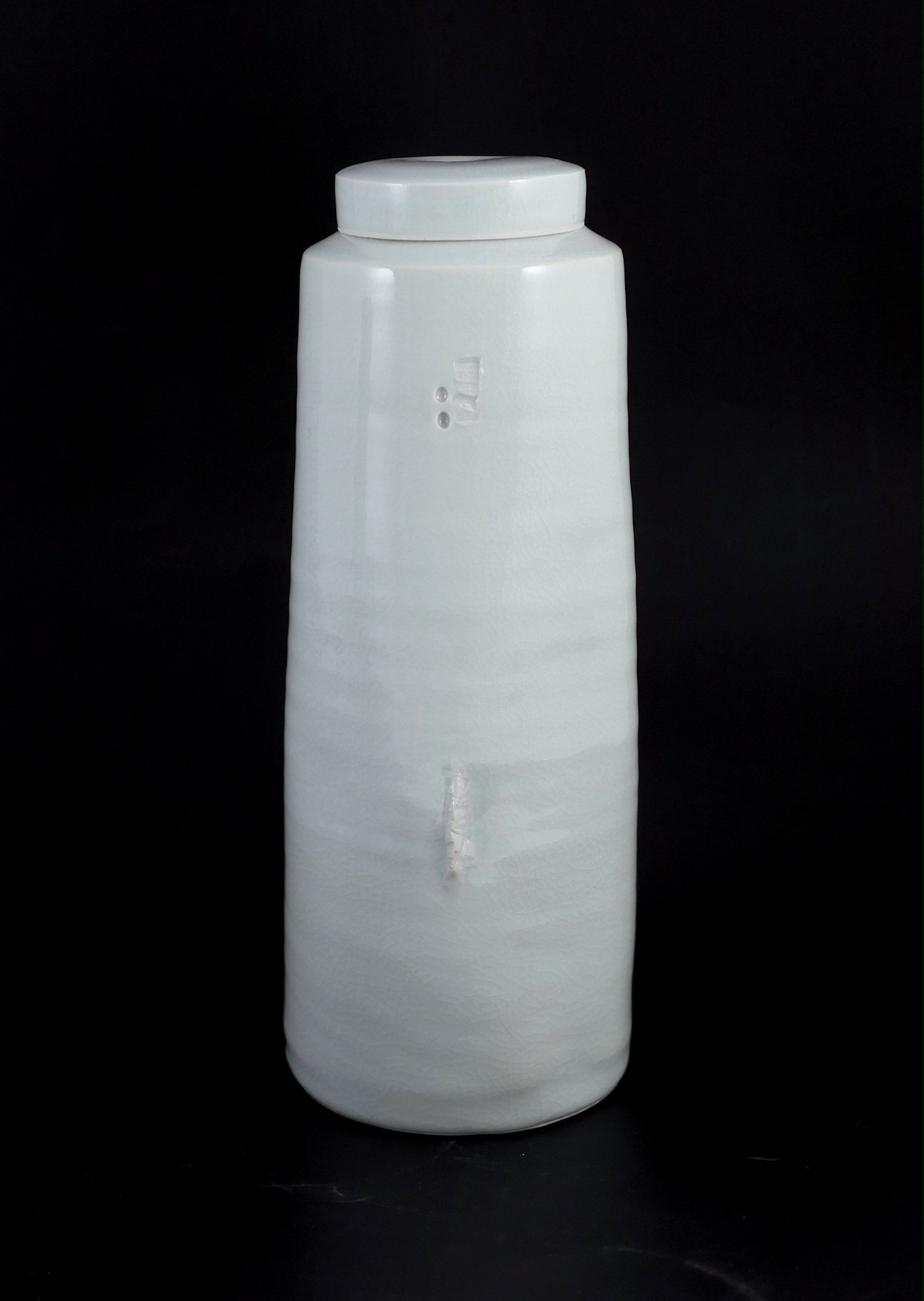 Edmund de Waal (b.1964) a tall porcelain lidded jar, c.1993, 33.4cm high
